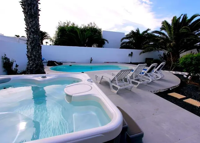Casa Alizee, Heated Pool, Hot Tub Feriehus Playa Blanca (Lanzarote)